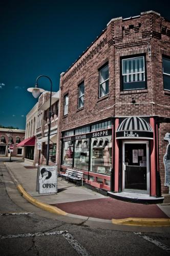 Halle's Vintage Shoppe in Mazomanie